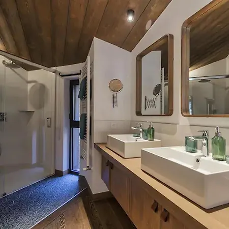 Luxury Chalet Mt Blanc View Sauna- If You Want To Book, Please Contact On Wh-ats-app - 0034-605-434-371 !!!! Villa